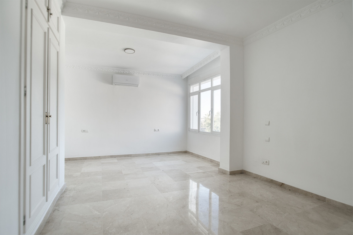 Se vende Villa - Chalet de 4 dormitorios en Costa Del Sol, Málaga, España