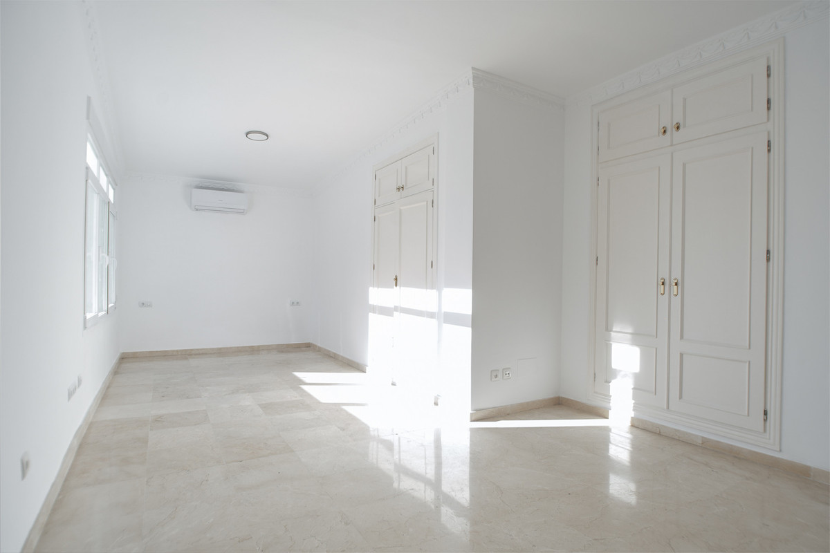 Se vende Villa - Chalet de 4 dormitorios en Costa Del Sol, Málaga, España