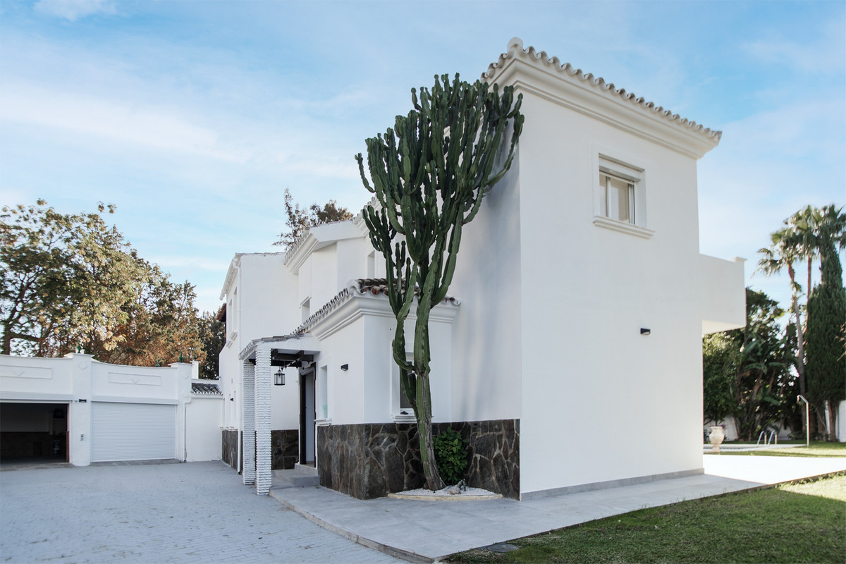 Se vende Villa - Chalet de 4 dormitorios en Costa Del Sol, Málaga, España