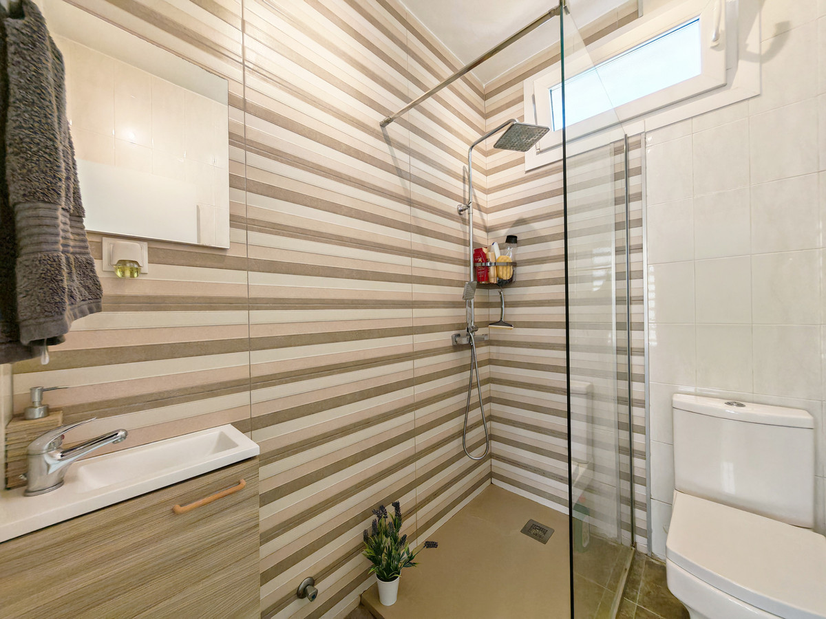 Se vende Villa - Chalet de 3 dormitorios en Costa Del Sol, Málaga, España