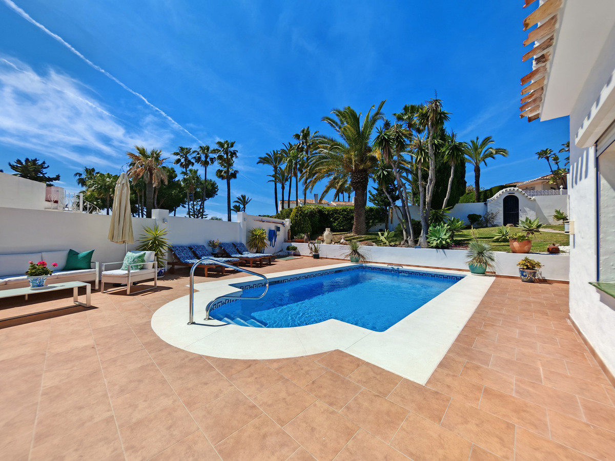 Se vende Villa - Chalet de 3 dormitorios en Costa Del Sol, Málaga, España