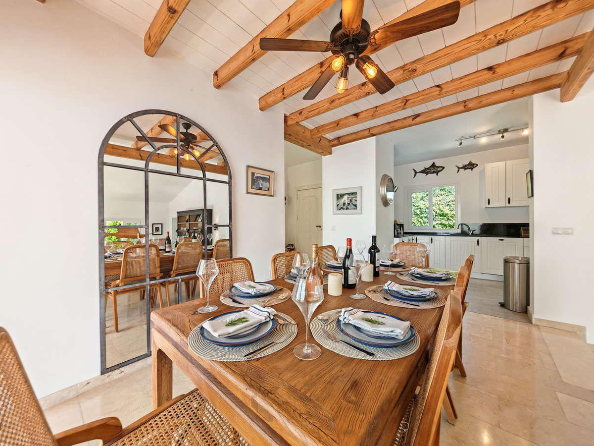 Se vende Villa - Chalet de 3 dormitorios en Costa Del Sol, Málaga, España