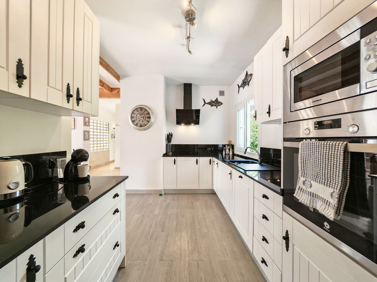 Se vende Villa - Chalet de 3 dormitorios en Costa Del Sol, Málaga, España
