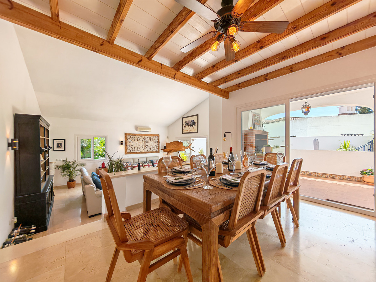 Se vende Villa - Chalet de 3 dormitorios en Costa Del Sol, Málaga, España