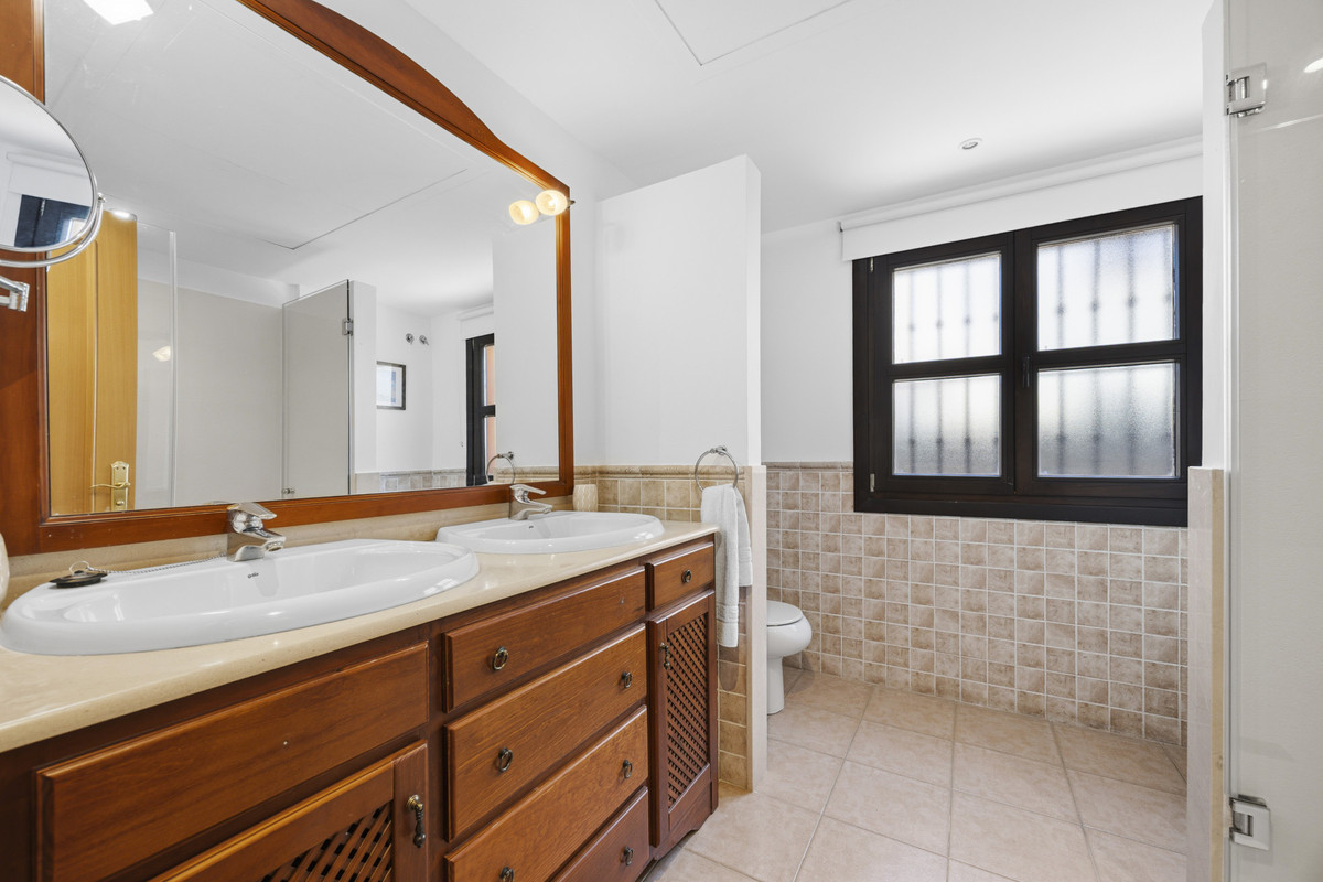 5 Bed Townhouse for sale in Guadalmina Alta Costa Del Sol, Málaga, Spain