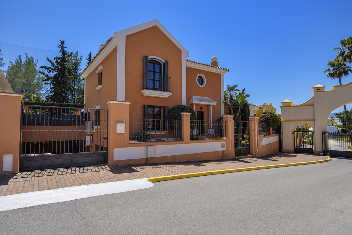 5 Bed Townhouse for sale in Guadalmina Alta Costa Del Sol, Málaga, Spain