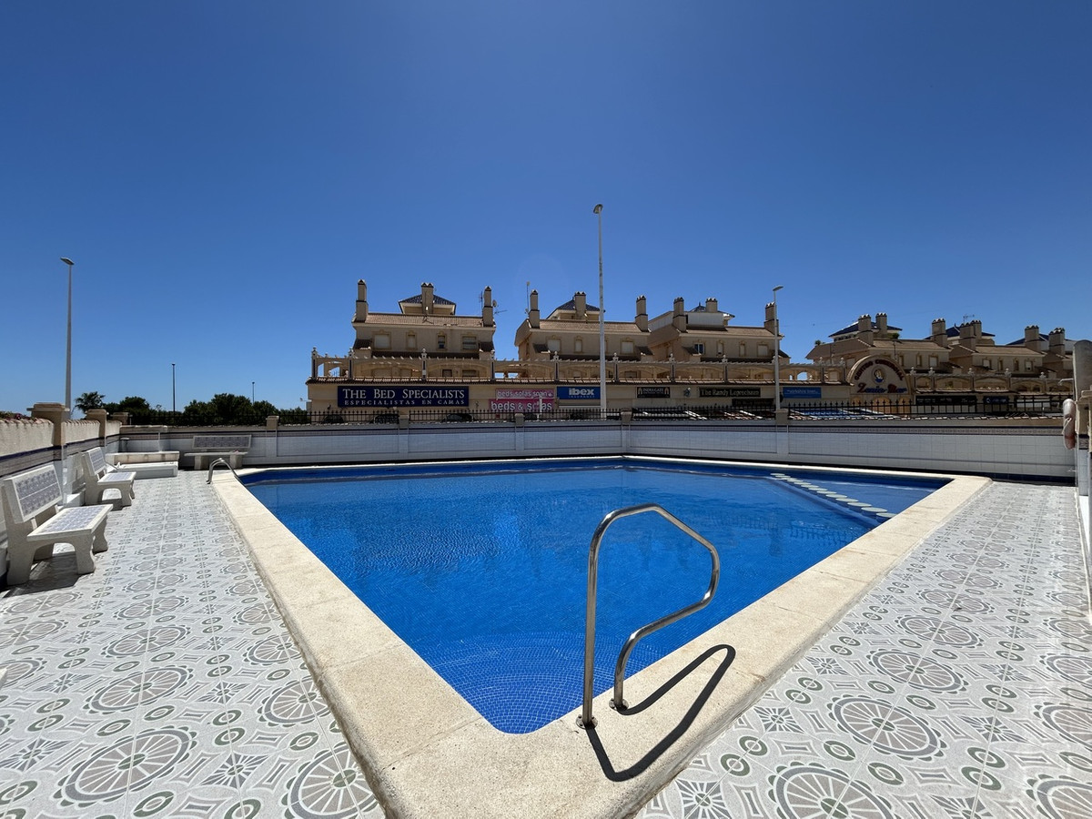 Se vende Apartamento Planta Media de 2 dormitorios en Costa Blanca, Alicante, España