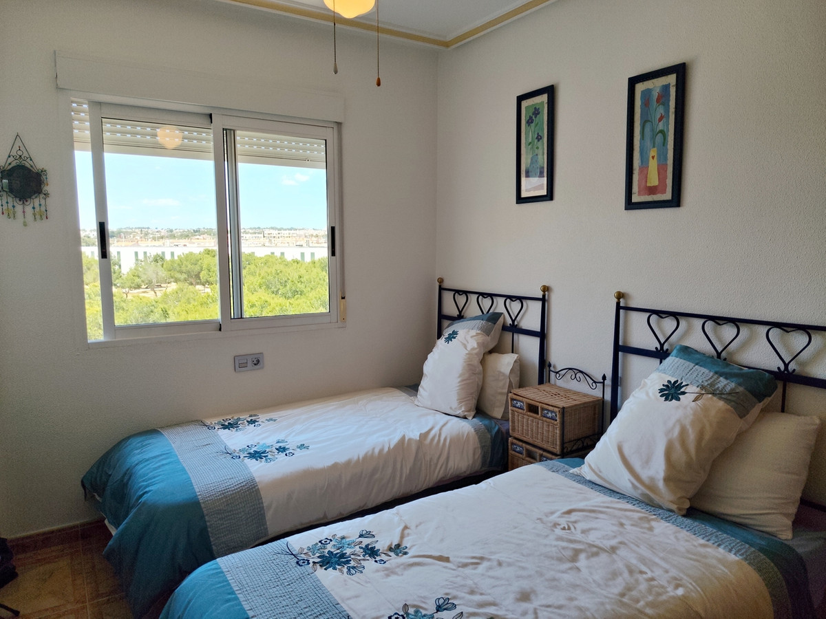 Se vende Apartamento Planta Media de 2 dormitorios en Costa Blanca, Alicante, España