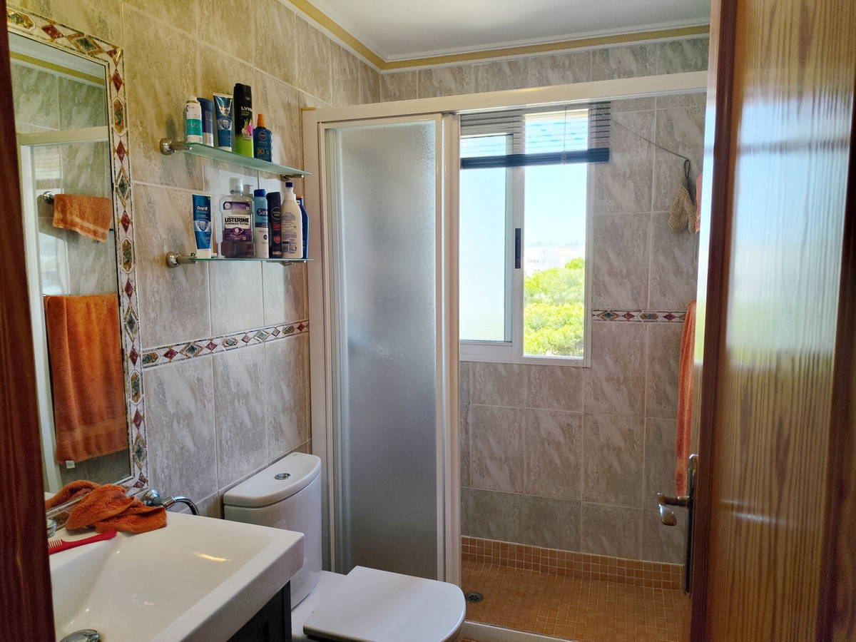 Se vende Apartamento Planta Media de 2 dormitorios en Costa Blanca, Alicante, España