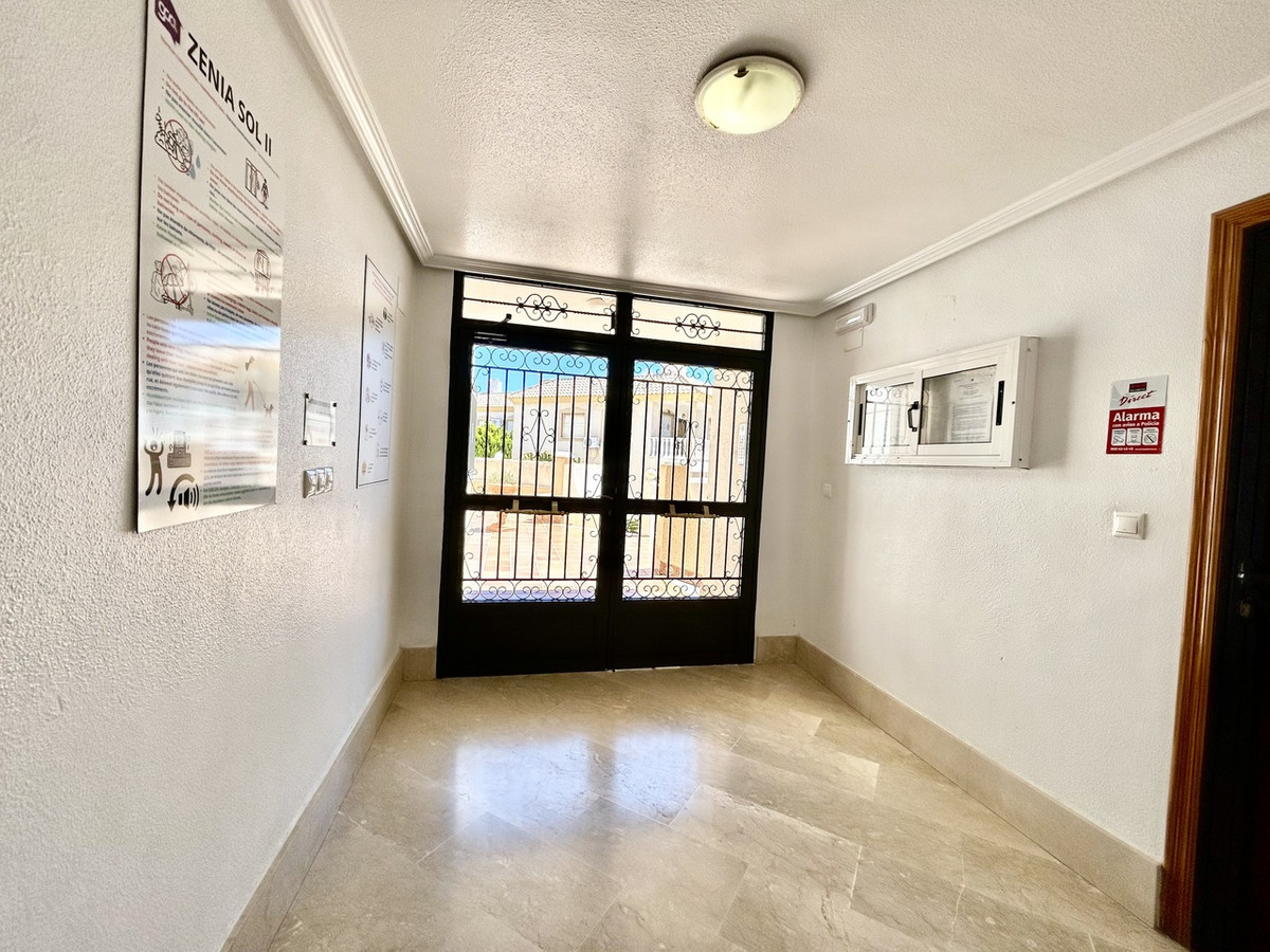 Se vende Apartamento Planta Media de 2 dormitorios en Costa Blanca, Alicante, España