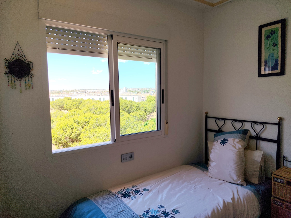 Se vende Apartamento Planta Media de 2 dormitorios en Costa Blanca, Alicante, España