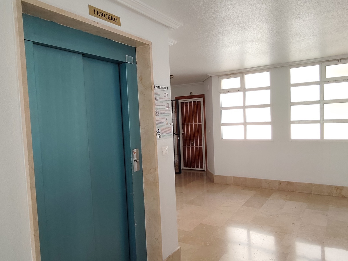 Se vende Apartamento Planta Media de 2 dormitorios en Costa Blanca, Alicante, España
