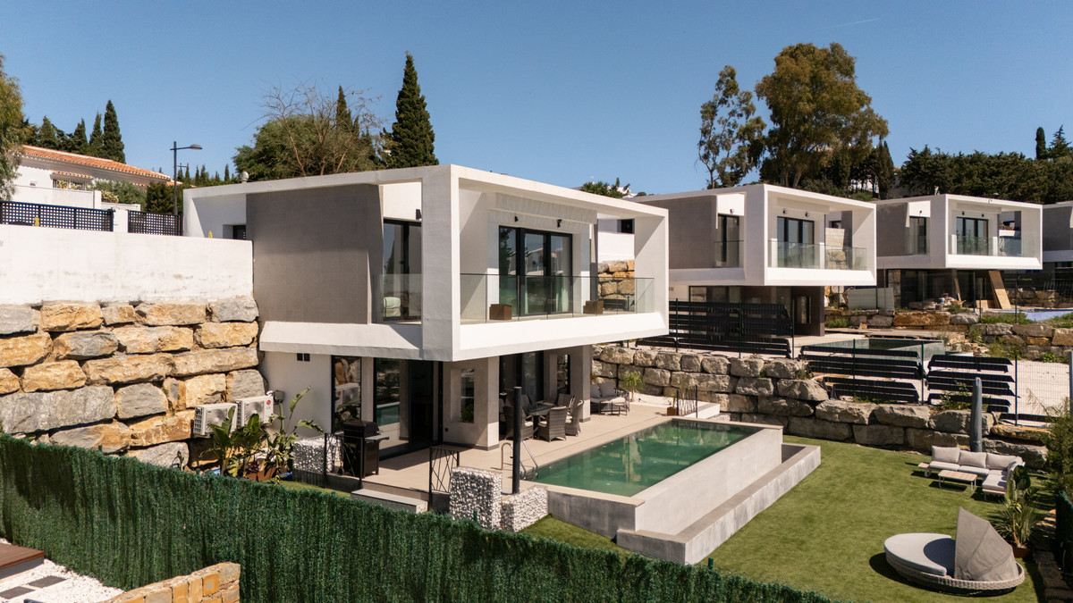 4 Bed Townhouse for sale in Valle Romano Costa Del Sol, Málaga, Spain