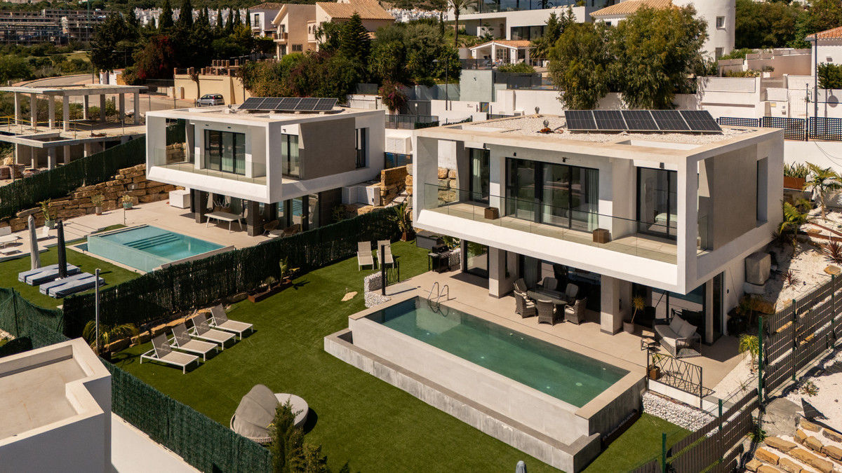 4 Bed Townhouse for sale in Valle Romano Costa Del Sol, Málaga, Spain
