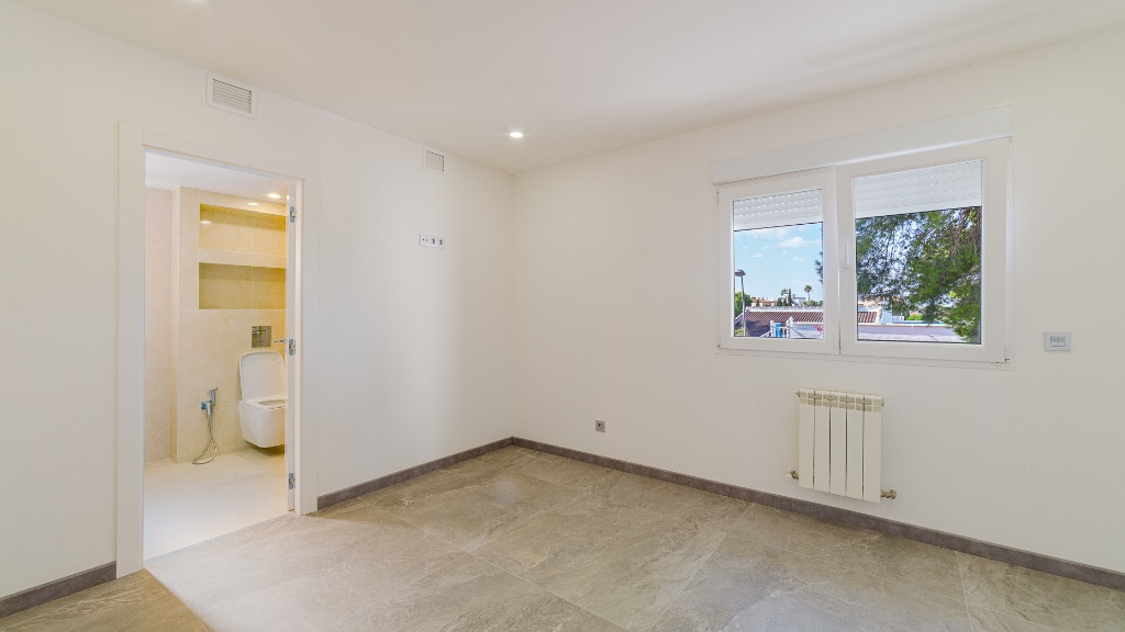 Se vende Villa - Chalet de 6 dormitorios en Costa Blanca, Alicante, España