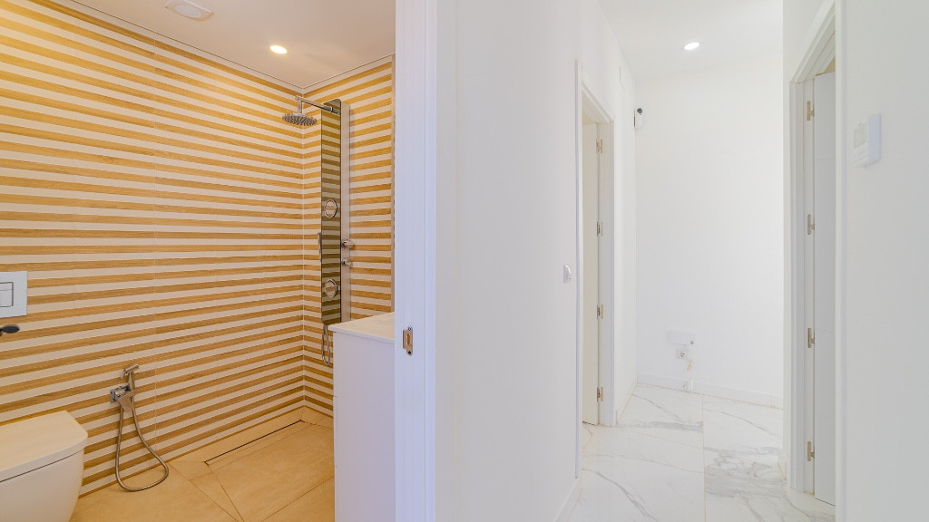 Se vende Villa - Chalet de 6 dormitorios en Costa Blanca, Alicante, España