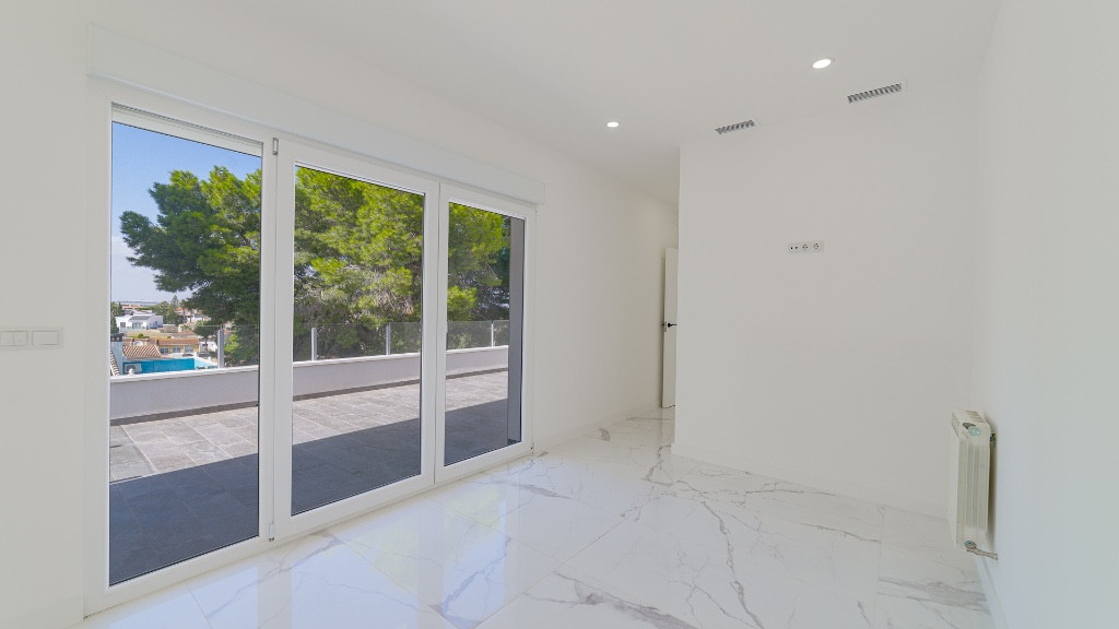 Se vende Villa - Chalet de 6 dormitorios en Costa Blanca, Alicante, España