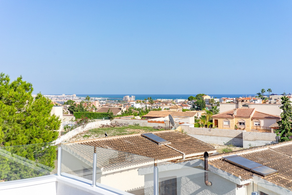 Se vende Villa - Chalet de 6 dormitorios en Costa Blanca, Alicante, España