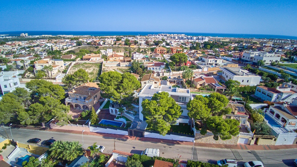 Se vende Villa - Chalet de 6 dormitorios en Costa Blanca, Alicante, España
