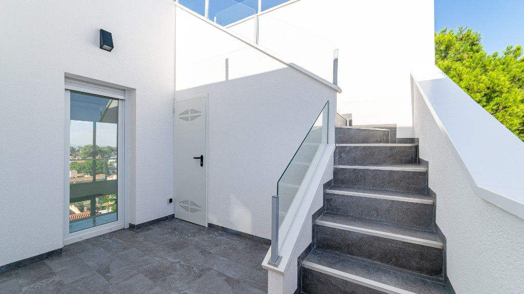 Se vende Villa - Chalet de 6 dormitorios en Costa Blanca, Alicante, España