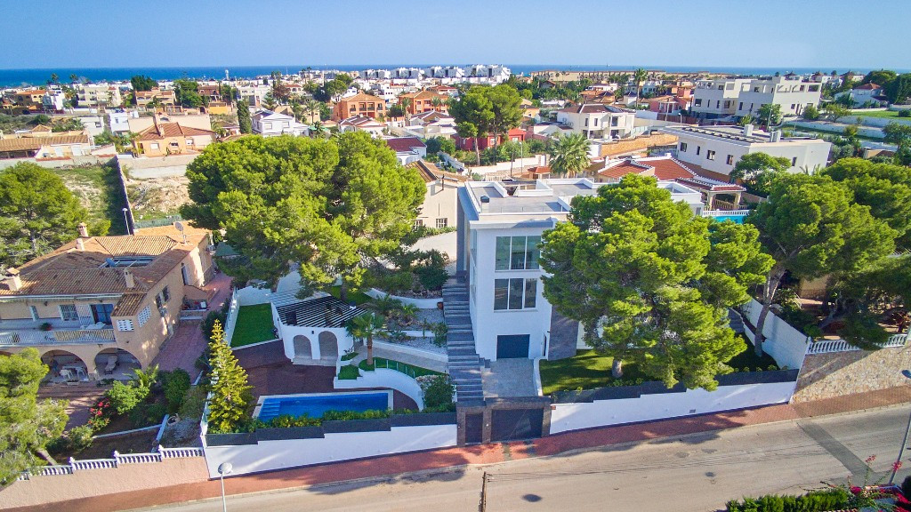 Se vende Villa - Chalet de 6 dormitorios en Costa Blanca, Alicante, España