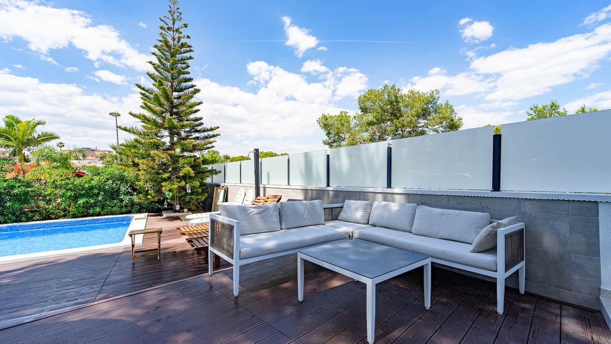Se vende Villa - Chalet de 6 dormitorios en Costa Blanca, Alicante, España