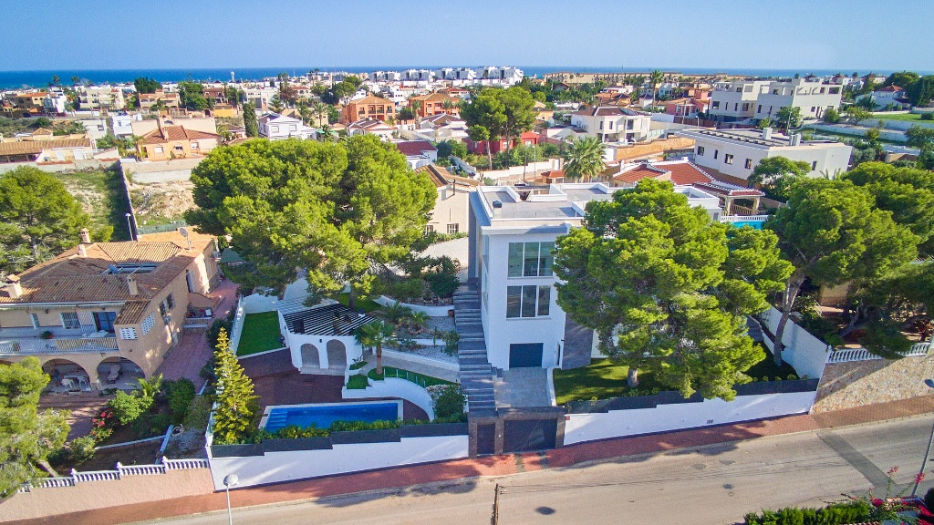 Se vende Villa - Chalet de 6 dormitorios en Costa Blanca, Alicante, España