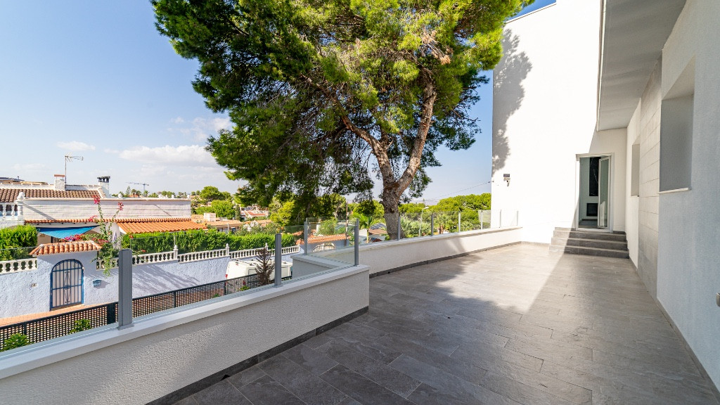 Se vende Villa - Chalet de 6 dormitorios en Costa Blanca, Alicante, España