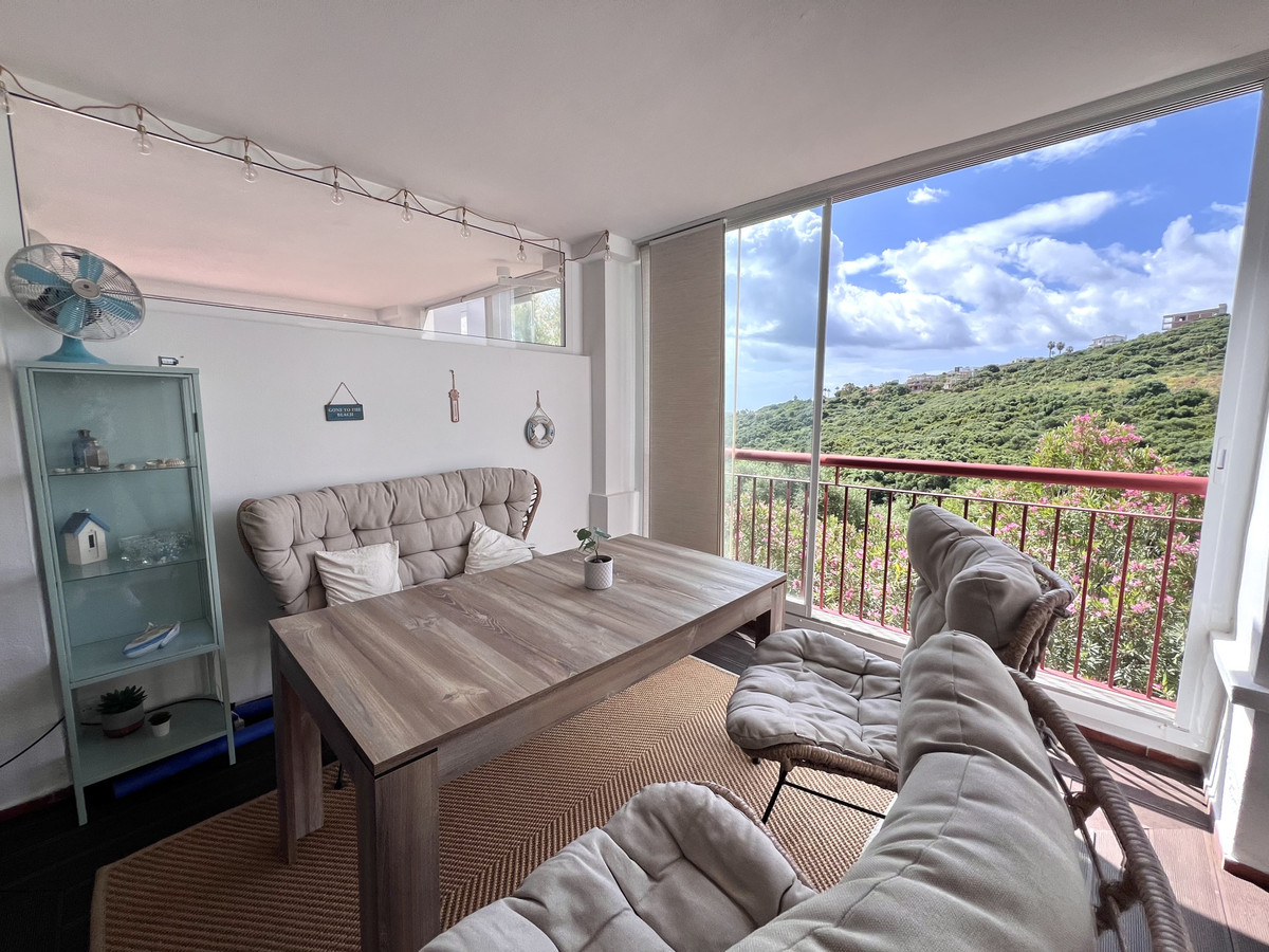 Se vende Apartamento Planta Media de 2 dormitorios en Costa Del Sol, Cadiz, España