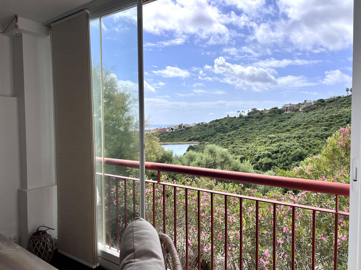 Se vende Apartamento Planta Media de 2 dormitorios en Costa Del Sol, Cadiz, España