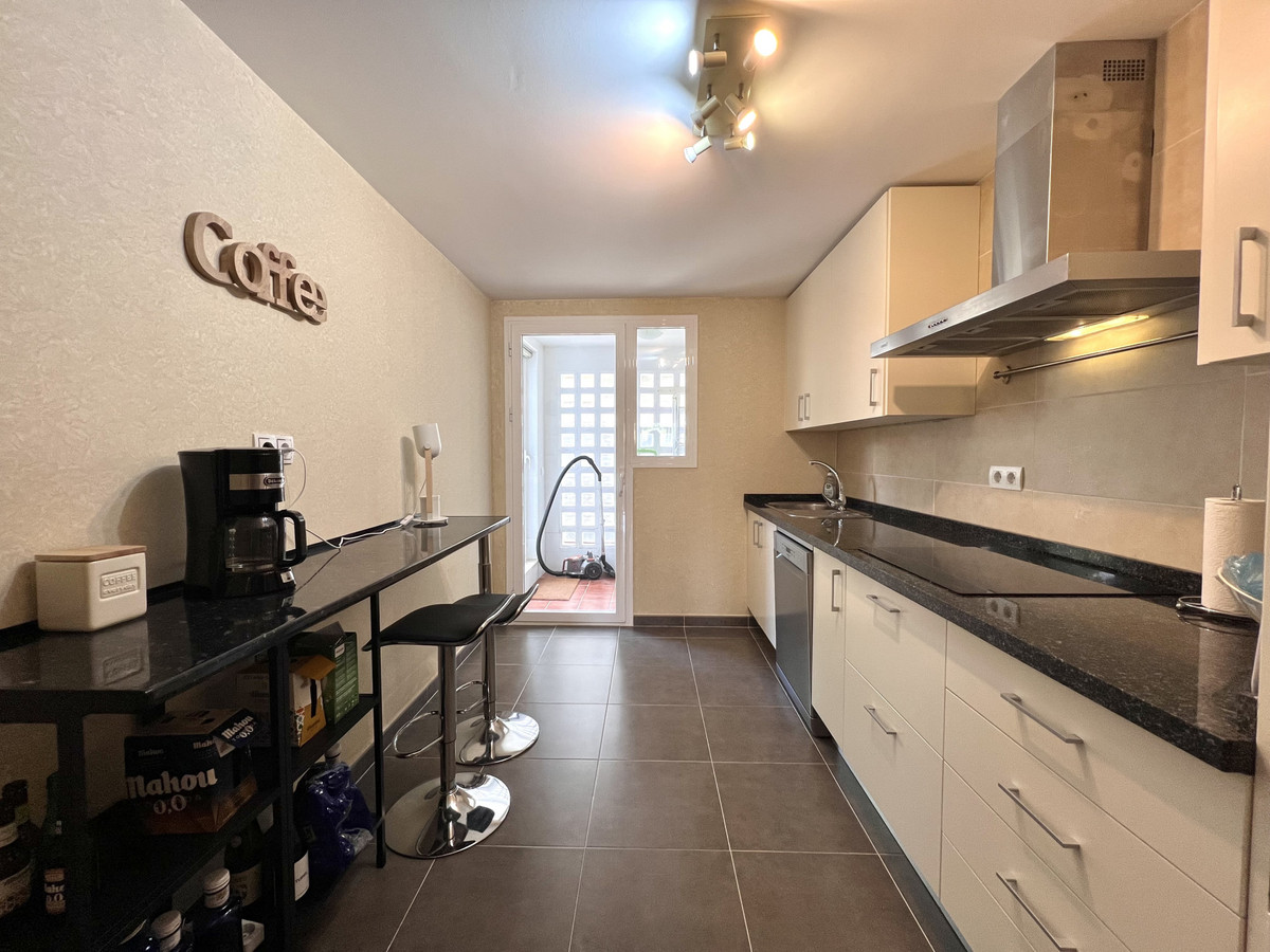 Se vende Apartamento Planta Media de 2 dormitorios en Costa Del Sol, Cadiz, España