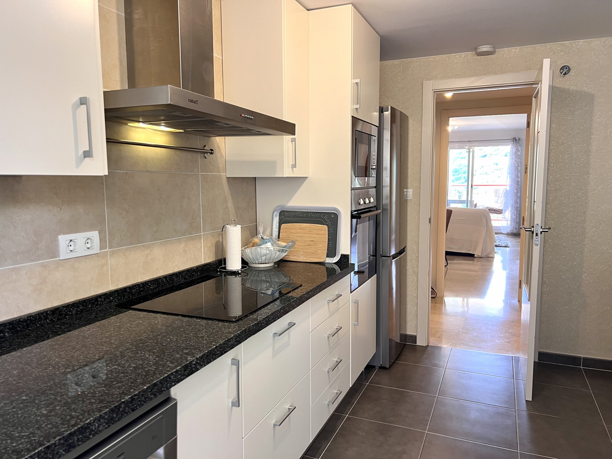 Se vende Apartamento Planta Media de 2 dormitorios en Costa Del Sol, Cadiz, España
