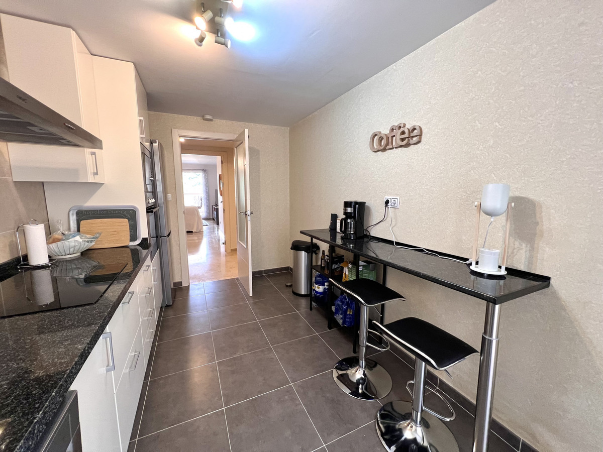 Se vende Apartamento Planta Media de 2 dormitorios en Costa Del Sol, Cadiz, España