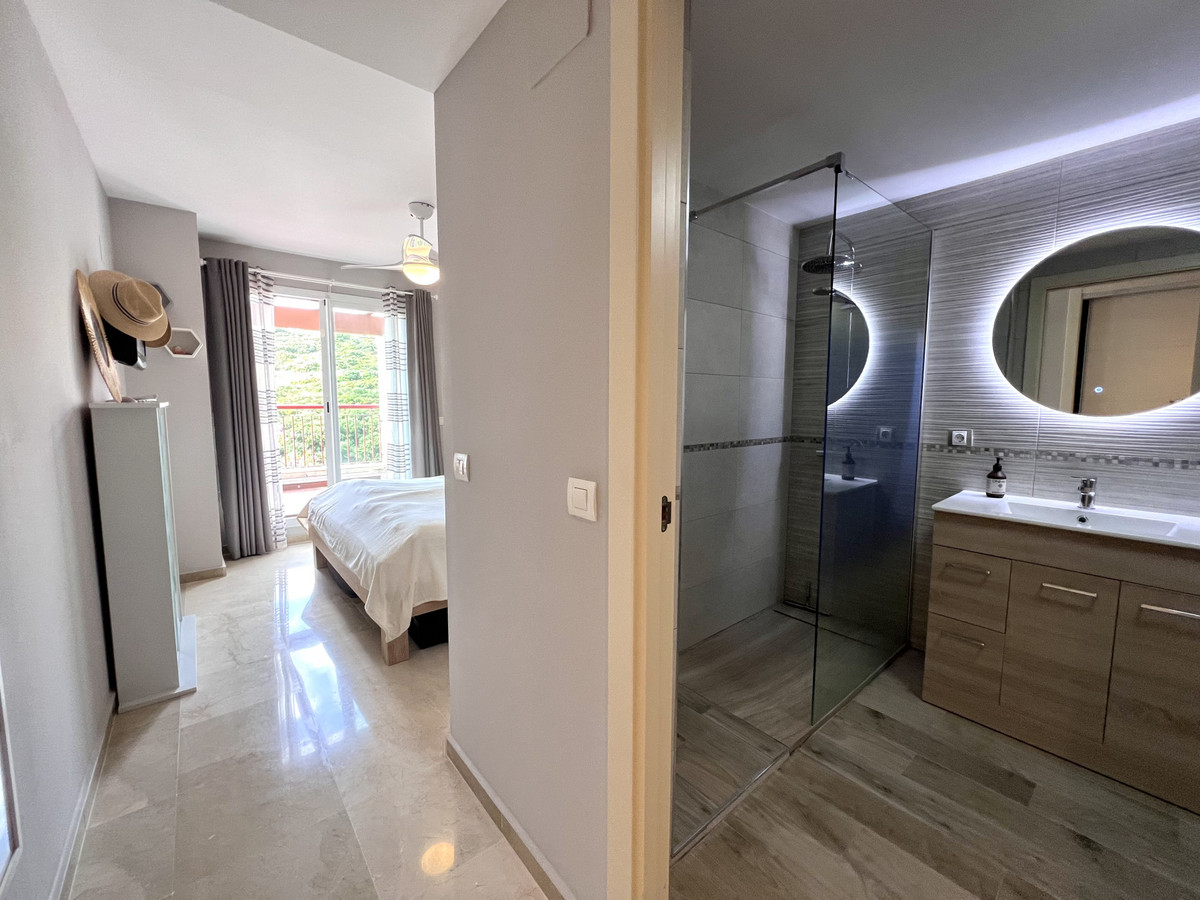 Se vende Apartamento Planta Media de 2 dormitorios en Costa Del Sol, Cadiz, España