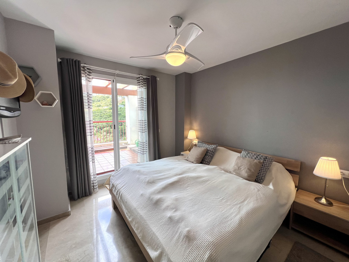 Se vende Apartamento Planta Media de 2 dormitorios en Costa Del Sol, Cadiz, España