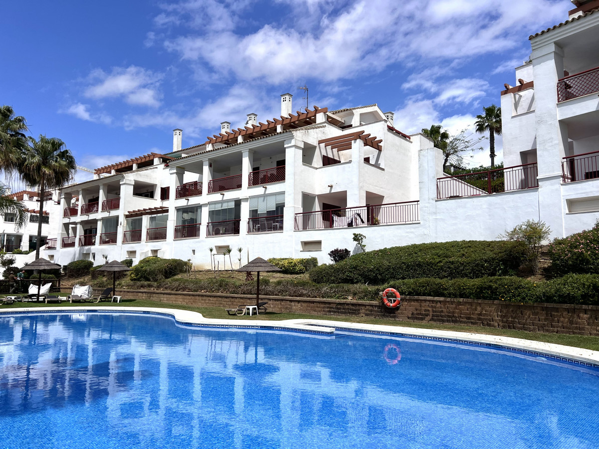 Se vende Apartamento Planta Media de 2 dormitorios en Costa Del Sol, Cadiz, España