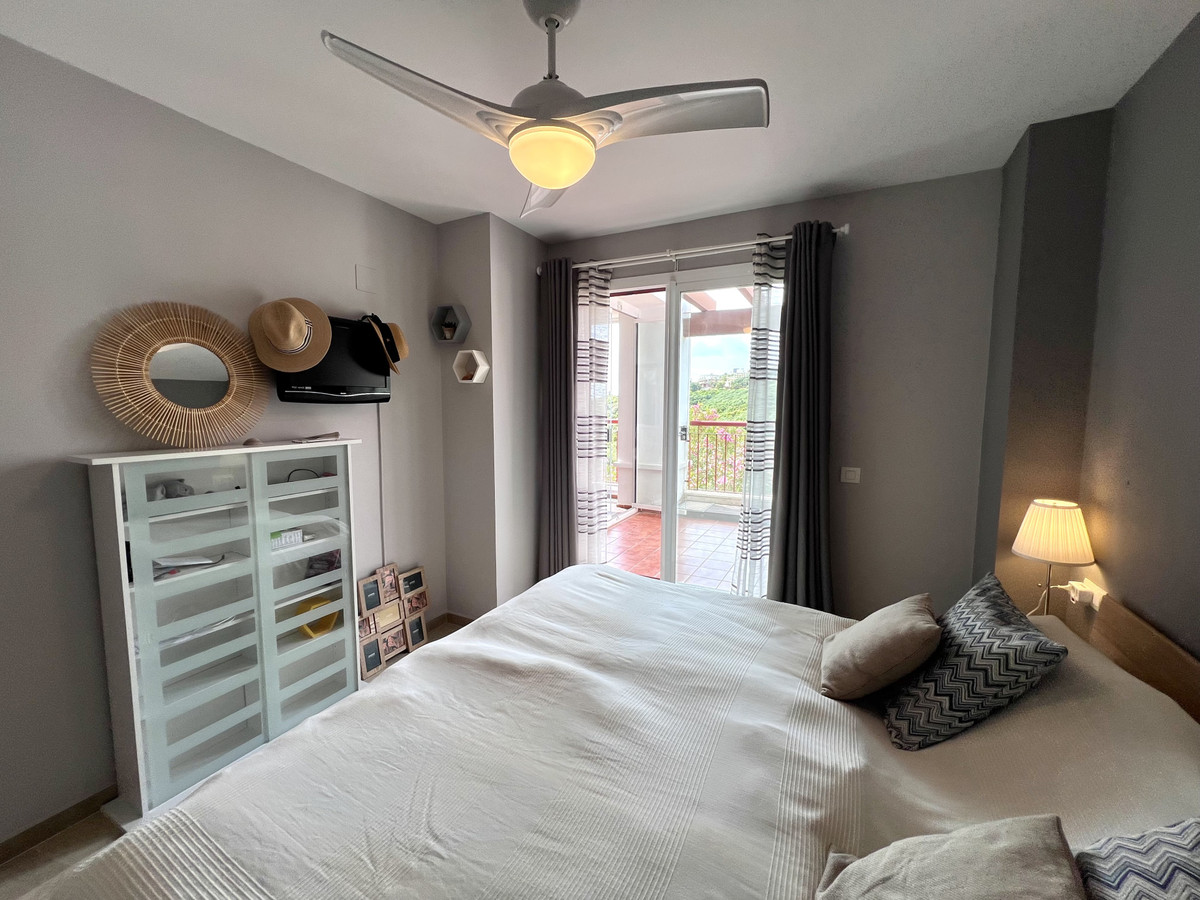 Se vende Apartamento Planta Media de 2 dormitorios en Costa Del Sol, Cadiz, España