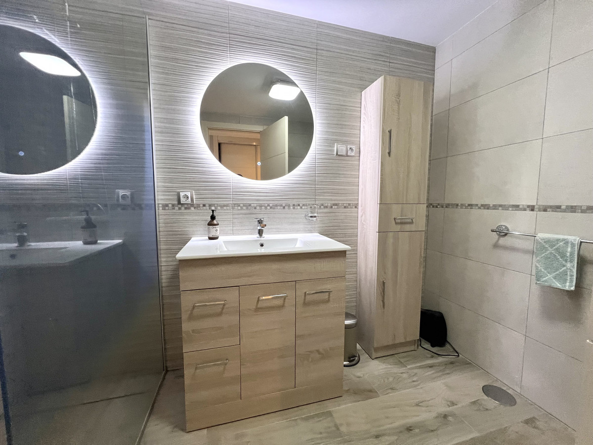 Se vende Apartamento Planta Media de 2 dormitorios en Costa Del Sol, Cadiz, España
