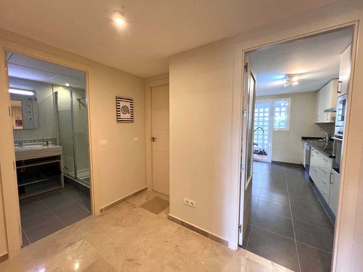 Se vende Apartamento Planta Media de 2 dormitorios en Costa Del Sol, Cadiz, España