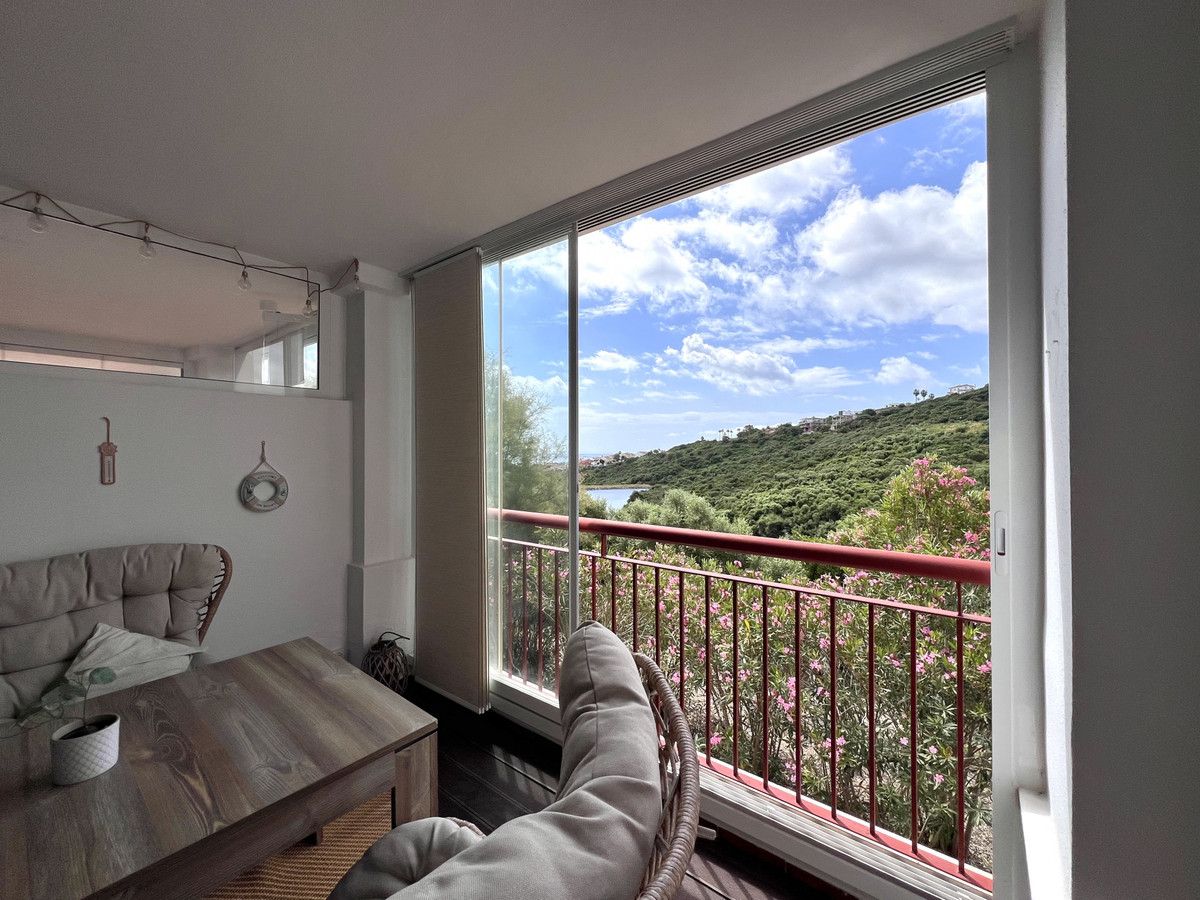 Se vende Apartamento Planta Media de 2 dormitorios en Costa Del Sol, Cadiz, España