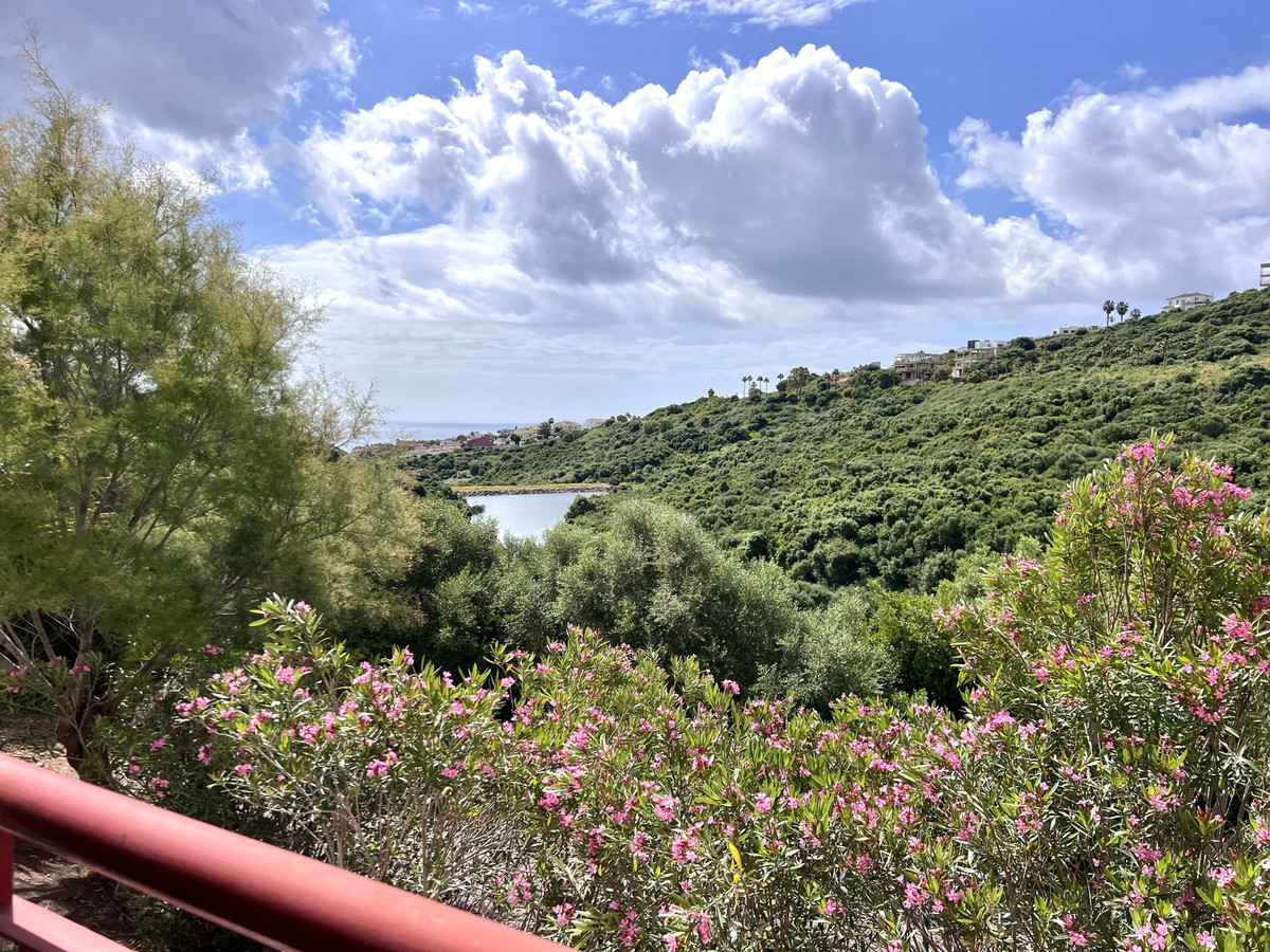 Se vende Apartamento Planta Media de 2 dormitorios en Costa Del Sol, Cadiz, España