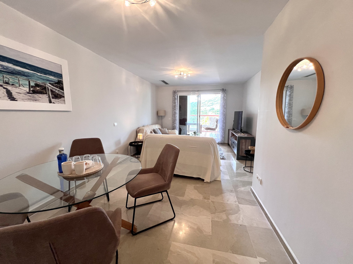 Se vende Apartamento Planta Media de 2 dormitorios en Costa Del Sol, Cadiz, España