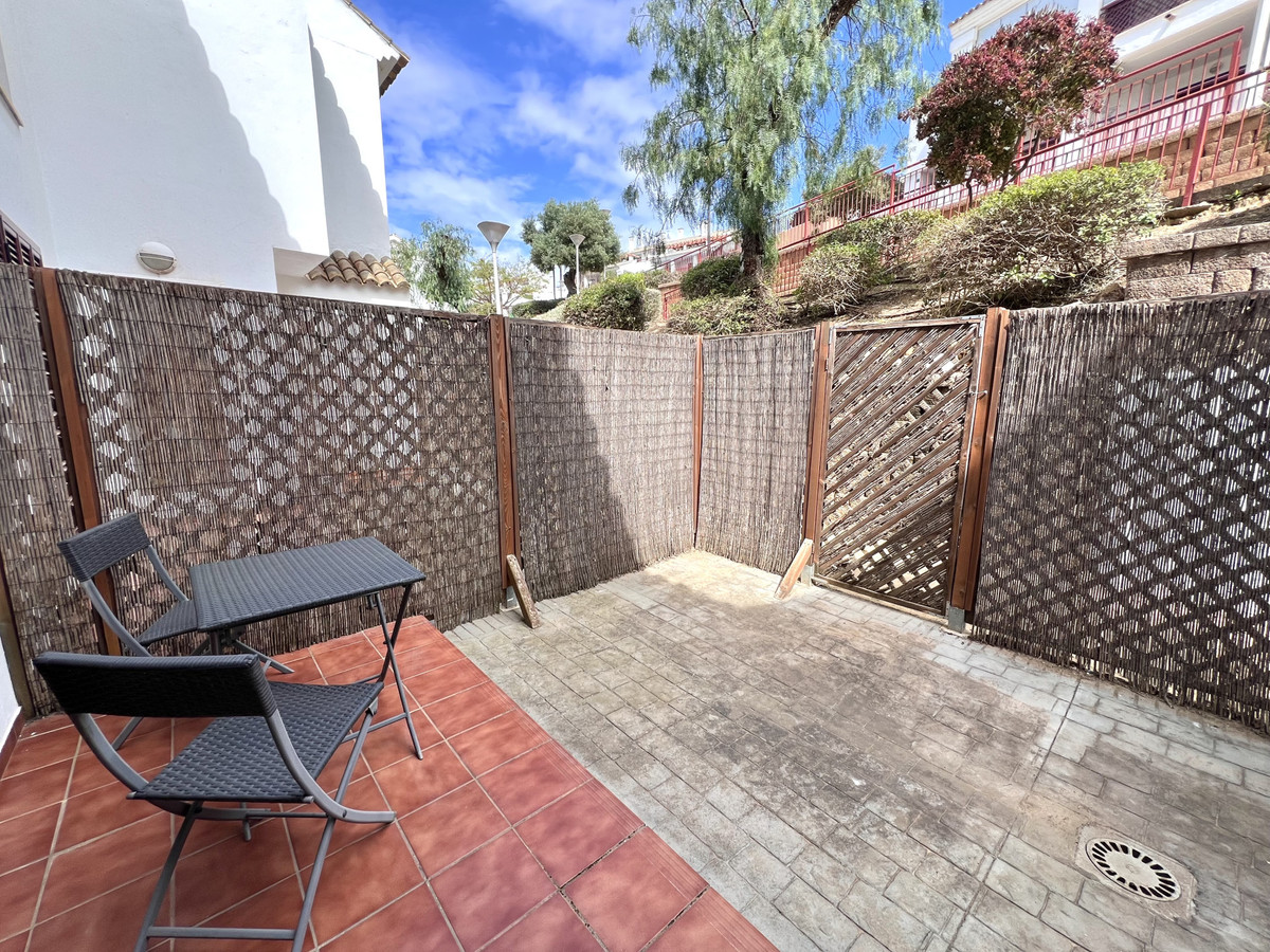 Se vende Apartamento Planta Media de 2 dormitorios en Costa Del Sol, Cadiz, España