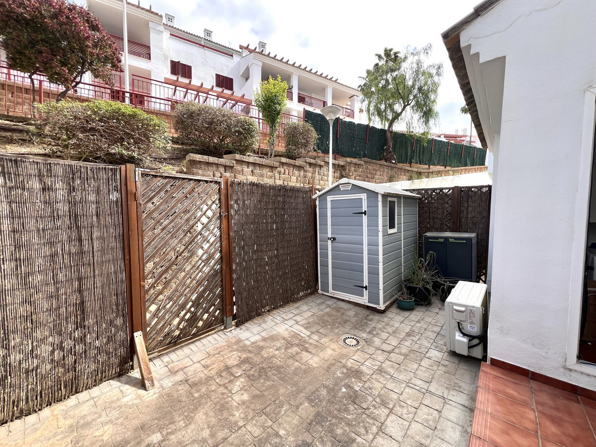 Se vende Apartamento Planta Media de 2 dormitorios en Costa Del Sol, Cadiz, España