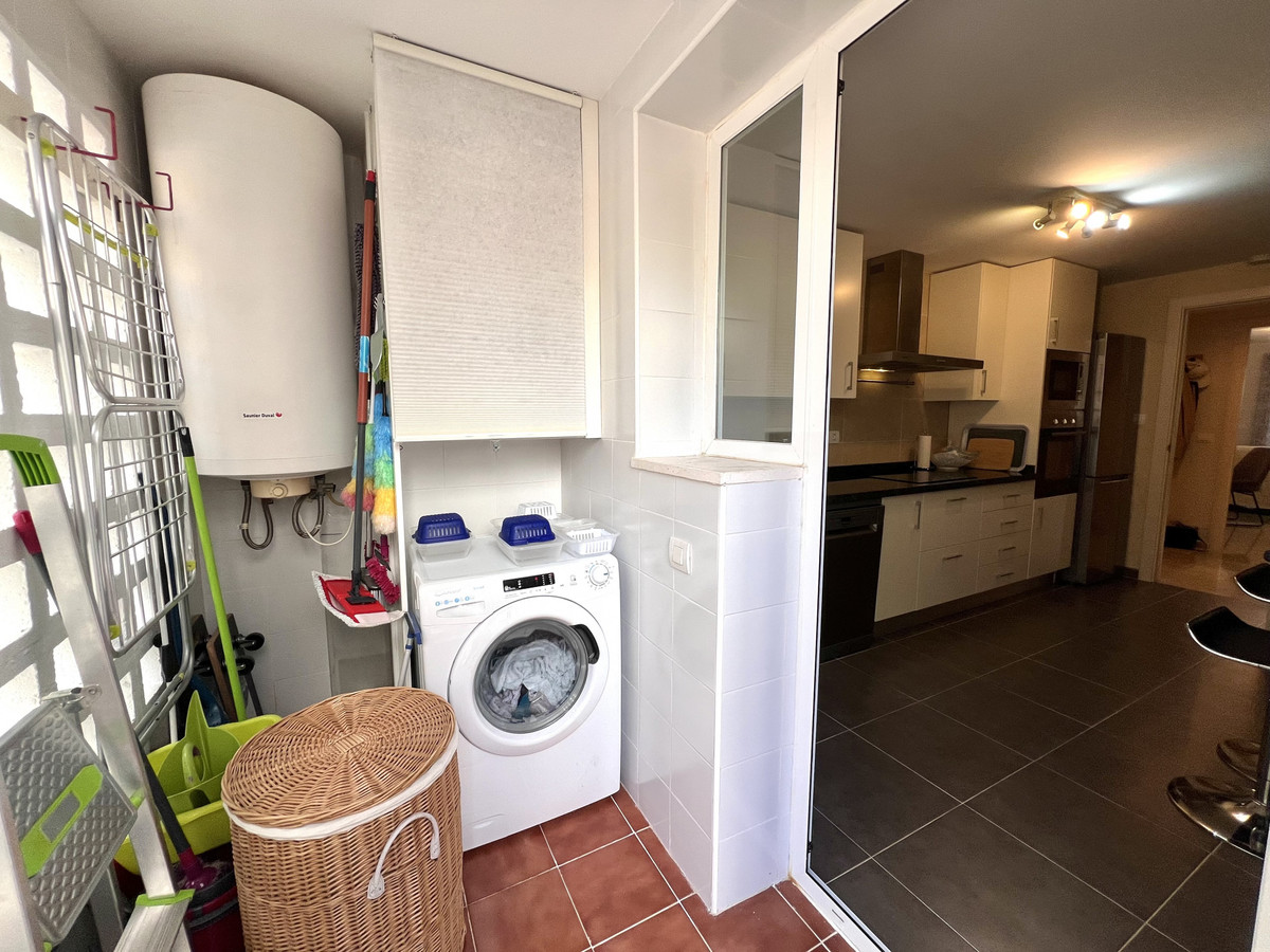 Se vende Apartamento Planta Media de 2 dormitorios en Costa Del Sol, Cadiz, España