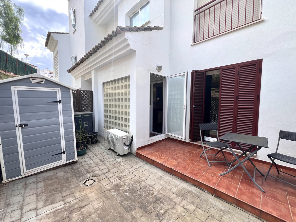 Se vende Apartamento Planta Media de 2 dormitorios en Costa Del Sol, Cadiz, España