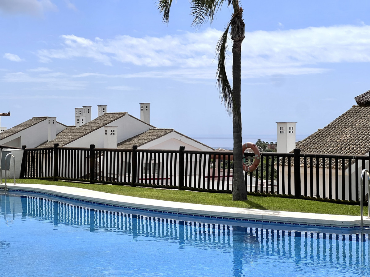 Se vende Apartamento Planta Media de 2 dormitorios en Costa Del Sol, Cadiz, España