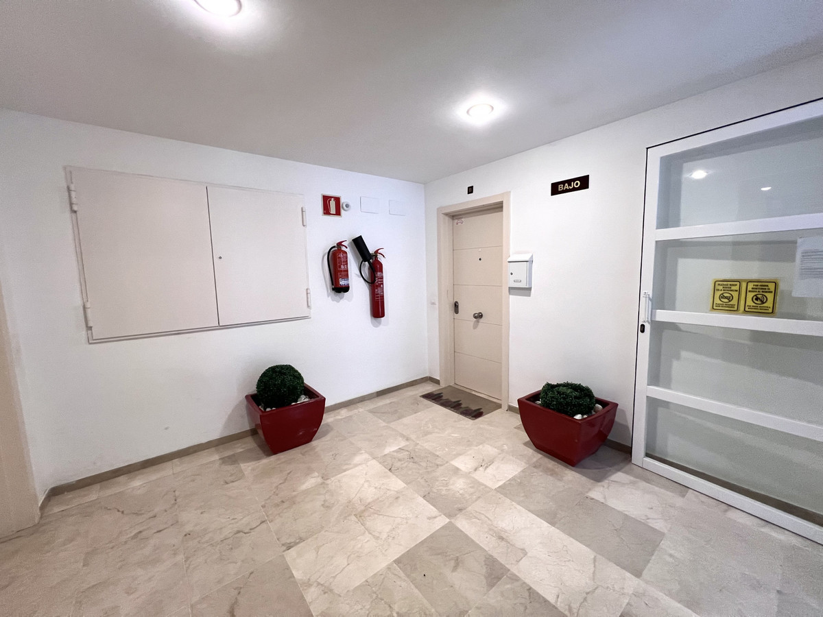 Se vende Apartamento Planta Media de 2 dormitorios en Costa Del Sol, Cadiz, España