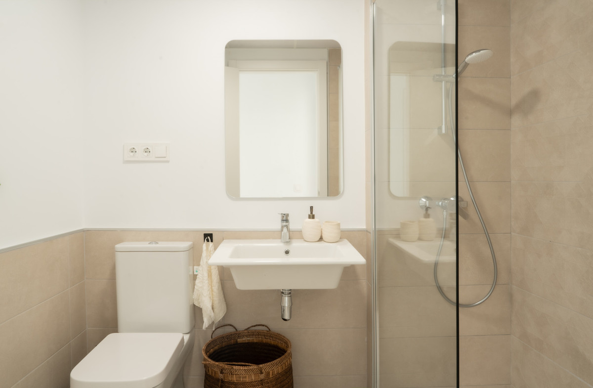Se vende Apartamento Planta Baja de 2 dormitorios en Costa Del Sol, Málaga, España