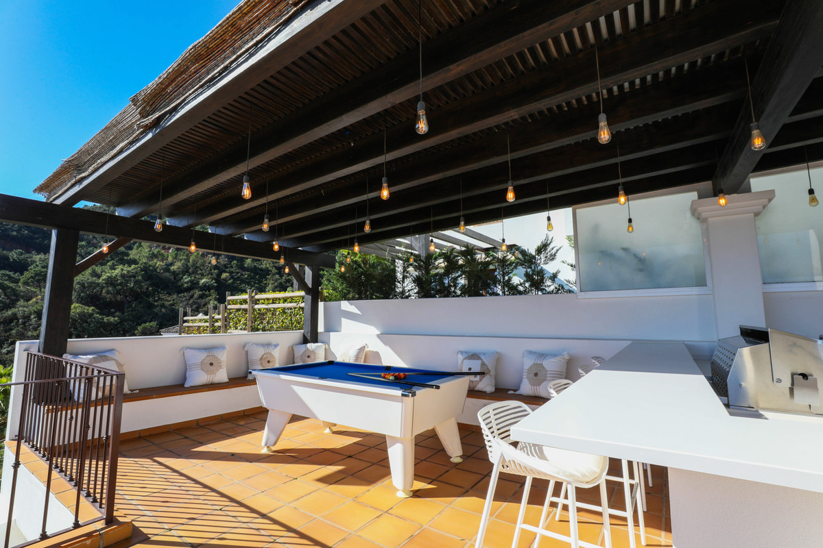 4 Bed Townhouse for sale in Benahavís Costa Del Sol, Málaga, Spain